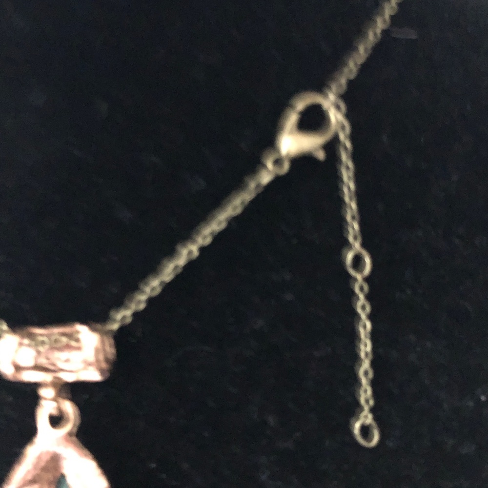 Elegant Red and Green Pendant Necklace - Picture 5 of 6